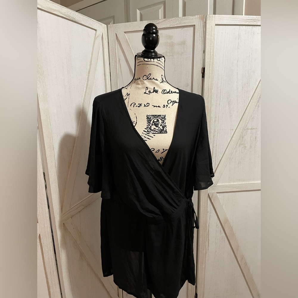 Torrid NWT delicate wrap blouse 2X
